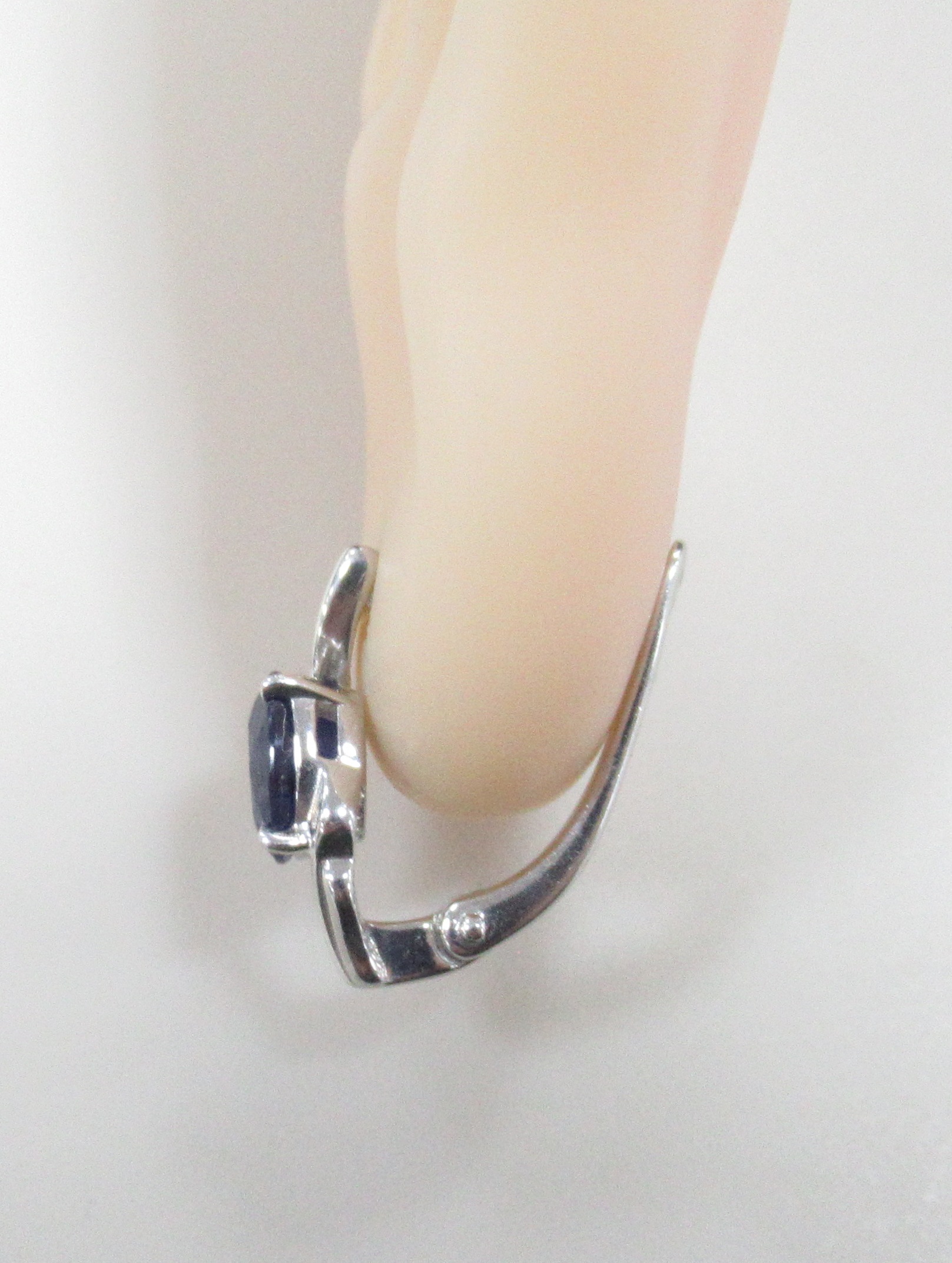 Серебряные серьги с сапфирами